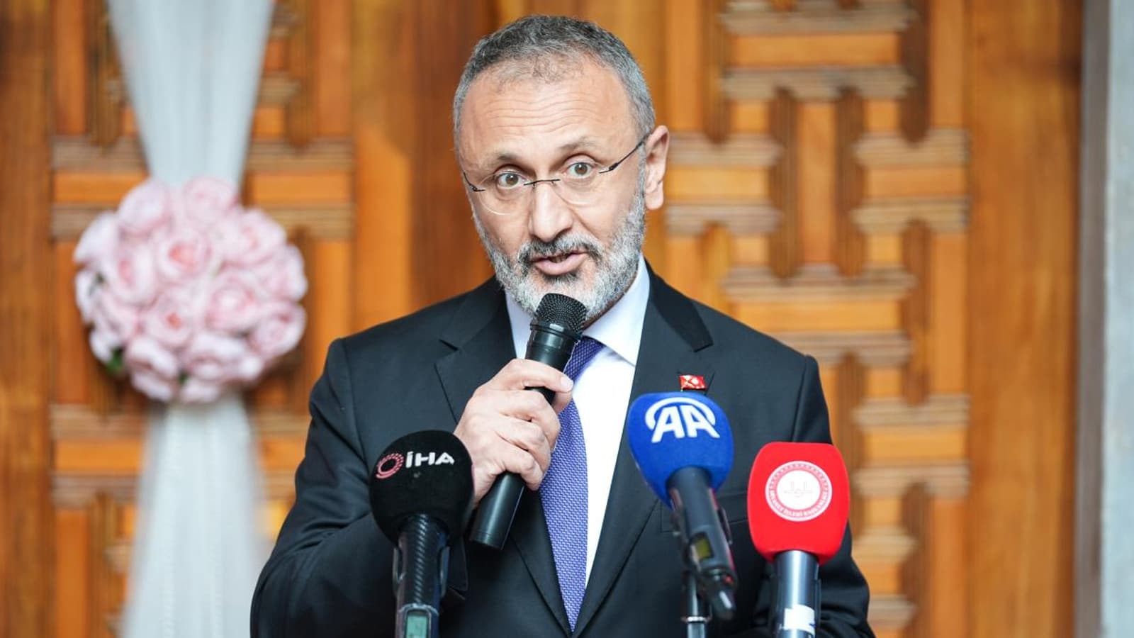 Eyüpsultan Belediye Başkanı Özmen’in de aralarında bulunduğu 13 şüpheli tutuklandı