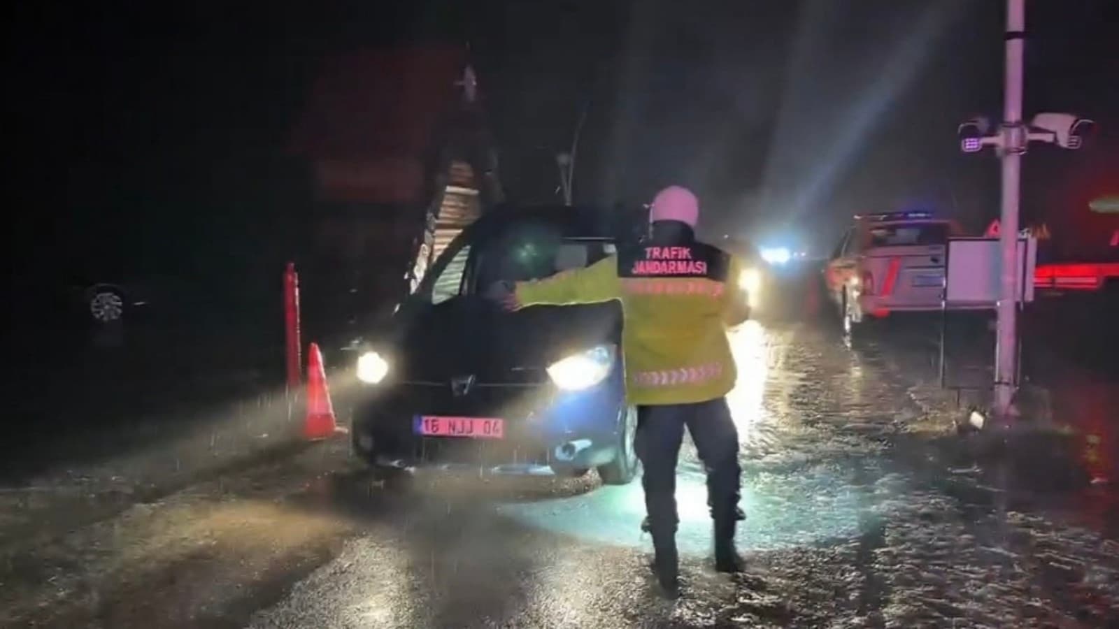 Uludağ'da kar kalınlığı 20 santimetreyi geçti