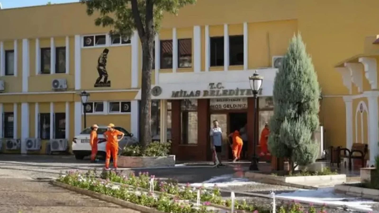 Milas Belediyesi'ne operasyon