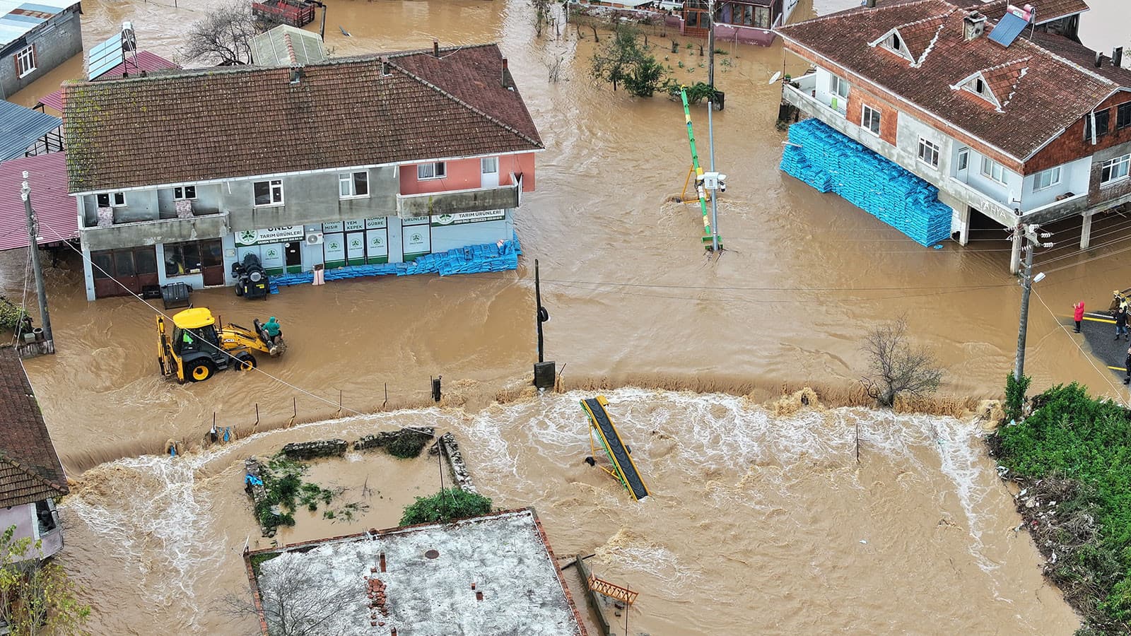 Meteoroloji'den yeni hava durumu raporu: Doğuda sağanak, batıda sis etkili olacak