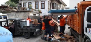 Antalya'da hurda ve atık depolarına operasyon: 15 kamyon atık kaldırıldı Büyükşehir zabıtasından Balbey Mahallesinde hurda ve atık depolarına operasyon