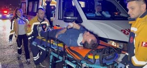 Samsun’da otomobil orta refüje çıktı: 2 yaralı