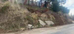 Bursa'da yağışlar istinat duvarını yıktı, duvar parçaları yola düştü Mudanya-Tirilye yolunda tehlike, istinat duvarı yıkıldı Mudanya’da yağışların ardından istinat duvarı dayanamadı