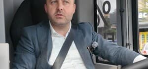 Başkan Yüksel, elektrikli otobüsleri tanıtmak için direksiyon başına geçti