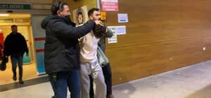 İnegöl'de kız meselesi iddiası kanlı bitti: 1 ölü, 2 yaralı Bıçakladığı arkadaşlarının durumunu öğrenmeye hastaneye geldi, gözaltına alındı