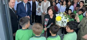 Emekliye ayrılan öğretmene okulunda duygusal veda