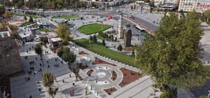 Kayseri'de Cumhuriyet Meydanı'nın çehresi değişiyor