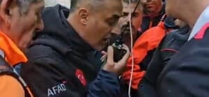 Yazılı Kanyon’da mahsur kalanlara dron ile ulaştırılan telsiz, kurtuluşun habercisi oldu Geçtiğimiz gün kanyondan kurtarılan 10 kişiyle ile temas anının görüntüleri ortaya çıktı Temas kurulduğu anda, ekiplerin sevinci de görüntülere yansıdı