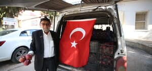 "Elmacı Dede" Aydın'daki komandolara elma ve üzüm getirdi