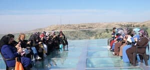 Harput Cam Seyir Terası’nda manzara eşliğinde örgü keyfi