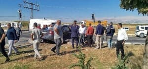 İki otomobil çarpıştı: 3 yaralı
