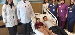 Gaziantep'te iki kardeşin kalbindeki delikler aynı anda yapılan operasyonla kapatıldı Okulda bayılınca kalbinde delik olduğu belirlendi, aynı hastalığın kardeşinde de olduğu tespit edildi İki kardeş kapalı yöntem anjiyo ile sağlığına kavuştu