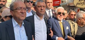 Özgür Özel, İzmir'de gazetecilerin yürüyüşüne katıldı