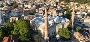 Hilmi Şanlı’dan turist rehberlerine Ulu Camii çağrısı Bursa Ulu Cami Onarım Donatım ve Bakım Derneği Başkanı Hilmi Şanlı: "Bursa Ulu Camii bir hat müzesi değil, ibadet edilen kutsal bir mabettir"