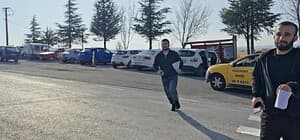 Lastiği patlayan otomobildeki 3 adayı, KPSS'ye jandarma ekipleri yetiştirdi