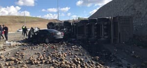 Pancar yüklü TIR ile otomobil çarpıştı: 4 ölü, 1 yaralı