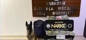 Otomobildeki valizden 8,5 kilo uyuşturucu çıktı