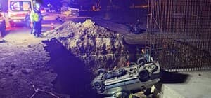 Eskişehir’de çukura düşen otomobildeki 1 kişi öldü, 5 kişi yaralandı