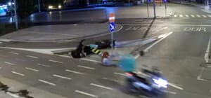 İki motosikletin çarpıştığı kaza kamerada; 3 yaralı