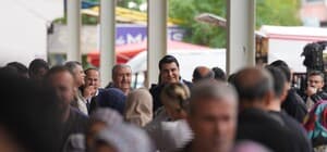 Yılmaz, hemşehrileri dinledi, pazarda fiyatları düşürdü