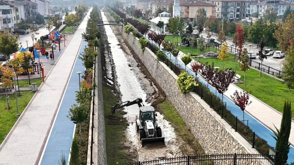 İnegöl Belediyesi’nden yağış öncesi sel ve su baskınlarına karşı önlem