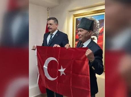 Bakan Çiftçi, Türkiye Muharip Gaziler Derneği'ni ziyaret etti