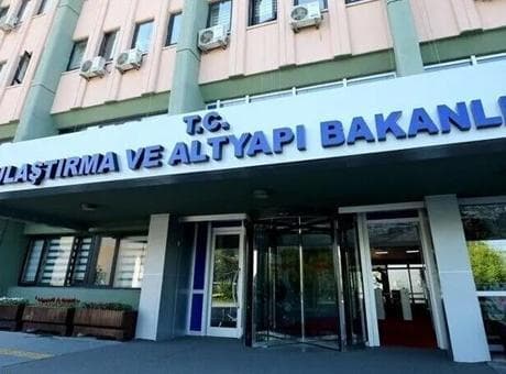 İstanbul’da hava koşulları 46 uçağın yönünü değiştirdi