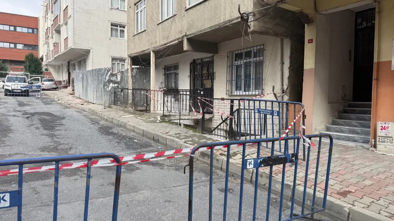 İstanbul Küçükçekmece'de 14 daireli binada çatlak paniği: Apartman tahliye edilip mühürlendi