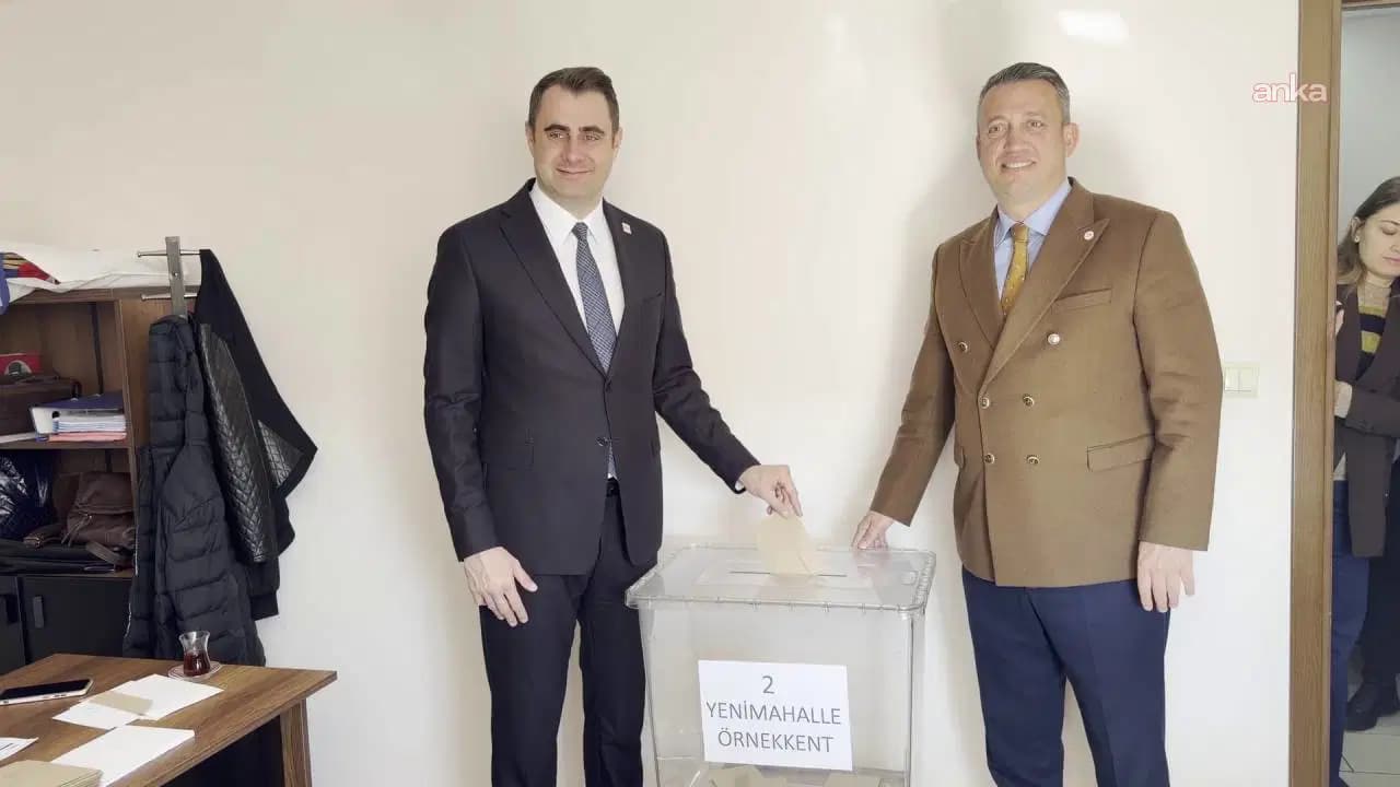 YENİ Parti İzmir il başkanlığı ön seçiminde il başkan adayları oy kullandı