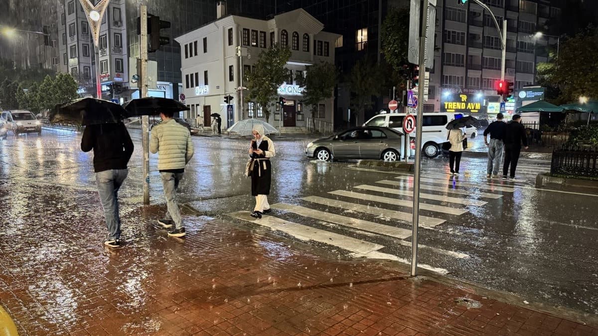 İçişleri'nden sağanak ve fırtına uyarısı: İstanbul'da şiddetli yağış bekleniyor