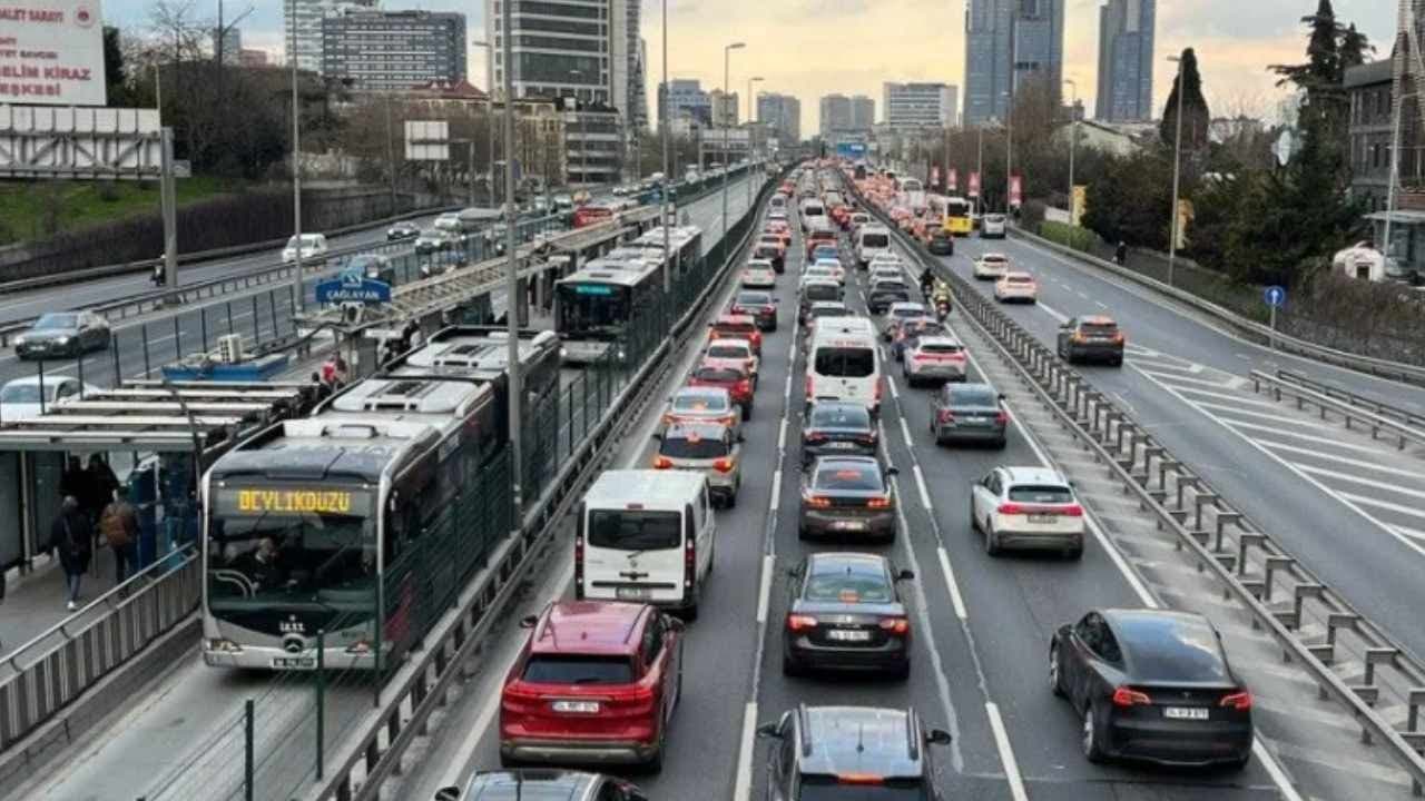 Sürücülere çarşamba günü İstanbul'da trafiğe çıkmayın çağrısı