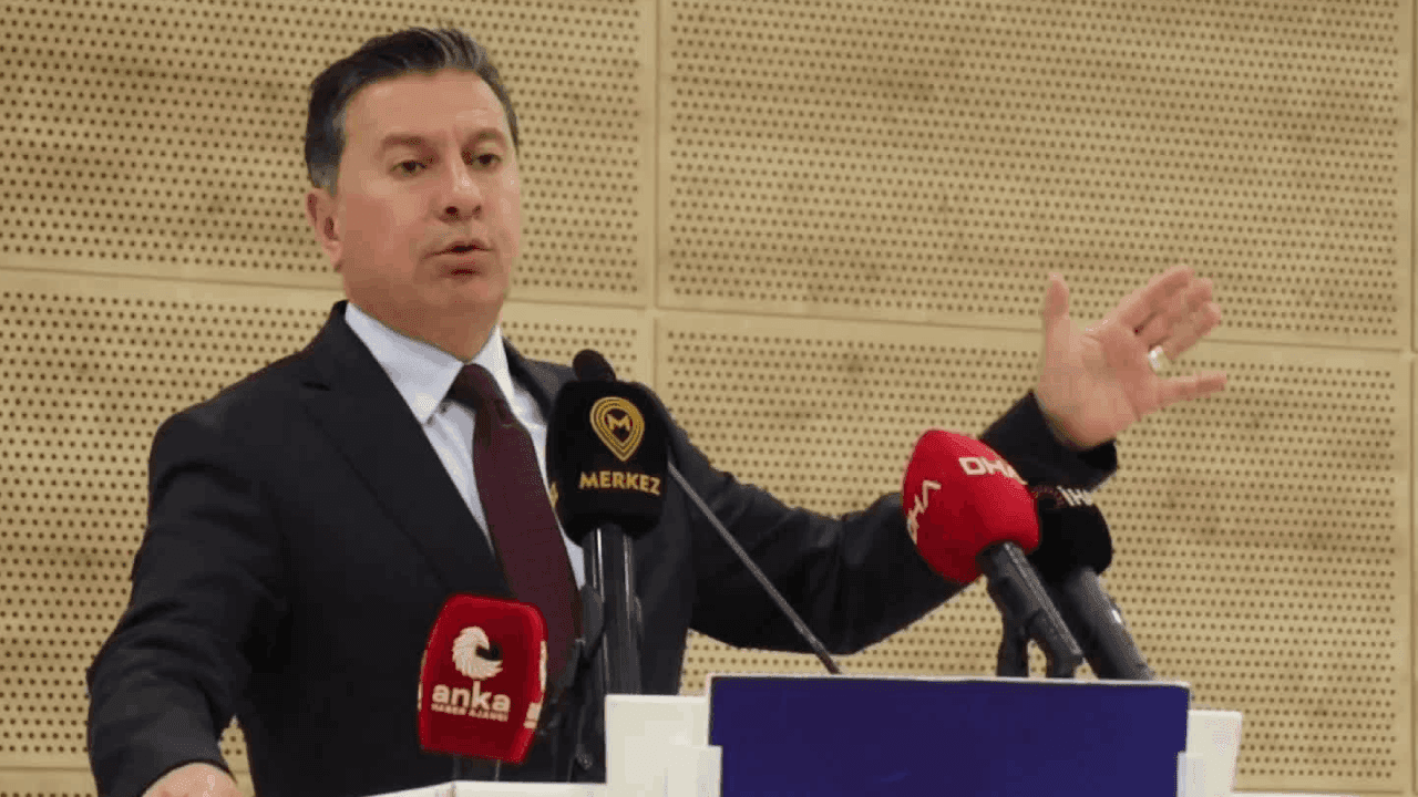 Muğla Büyükşehir Belediye Başkanı Ahmet Aras AKP'ye katılacağı iddialarına son noktayı koydu