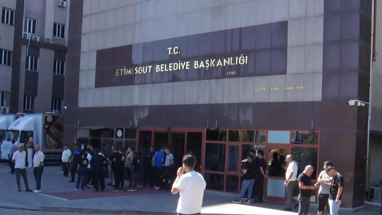 Etimesgut Belediyesine yönelik yolsuzluk soruşturmasında 7 şüpheli tutuklandı